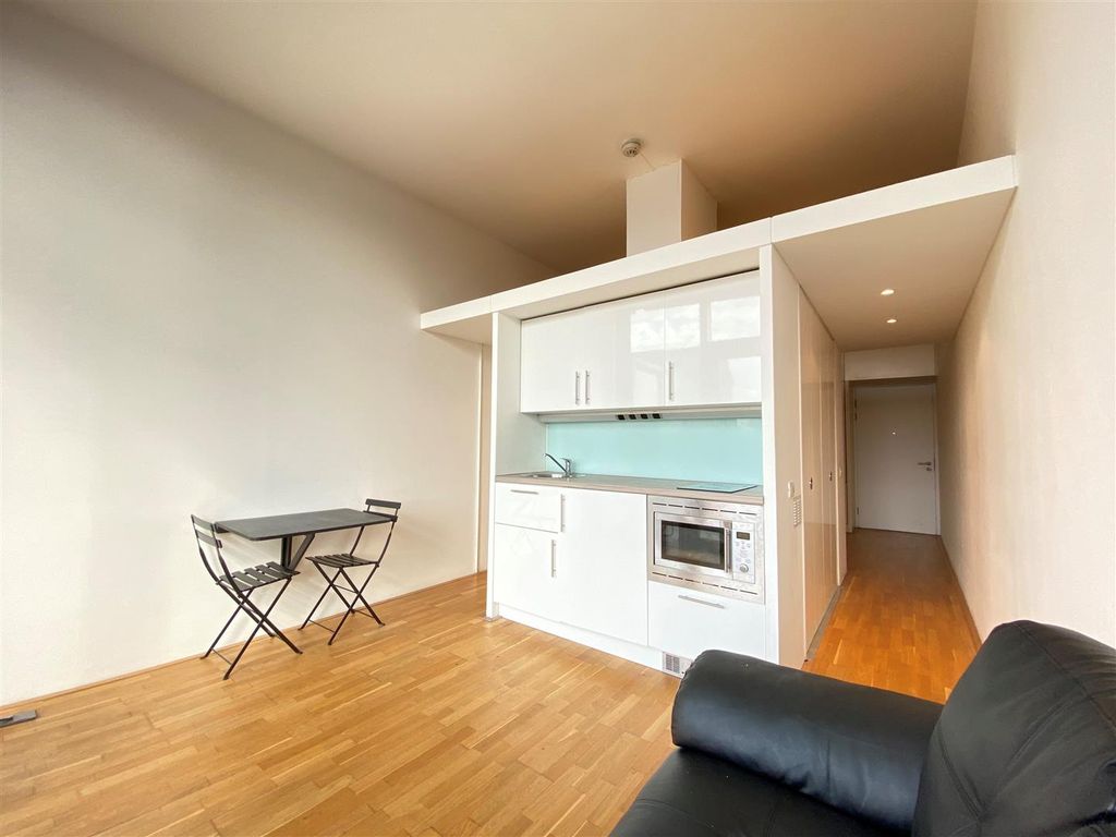 Property photo 2 of 9