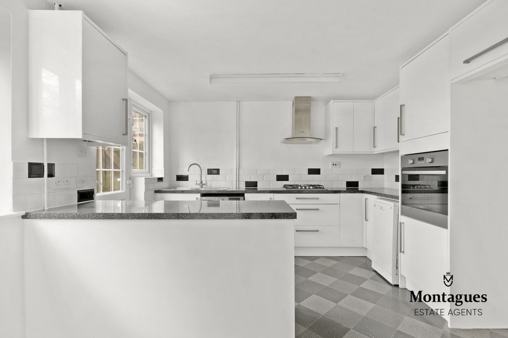 Property photo 2 of 19 Photo 10