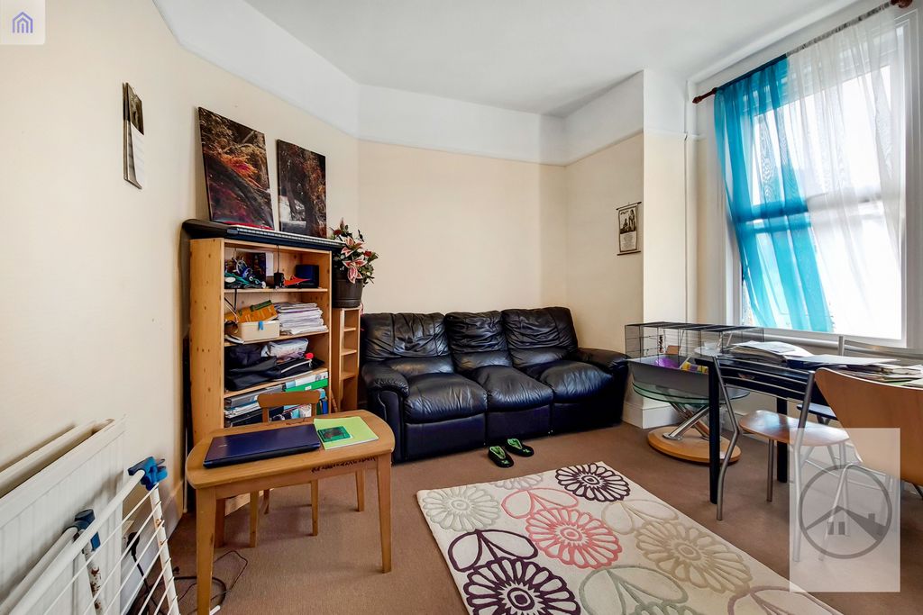 Property photo 3 of 8