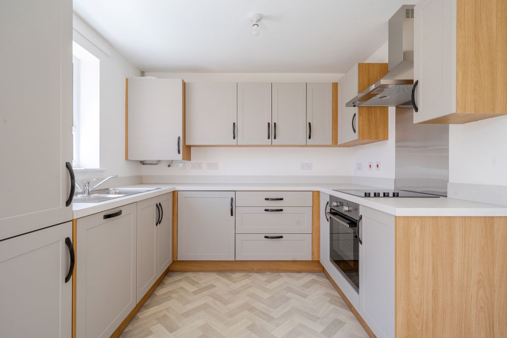 Property photo 3 of 12 Kitchen