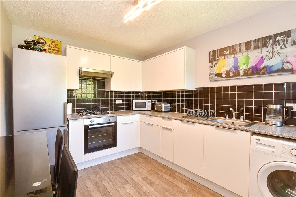 Property photo 3 of 9 Kitchen