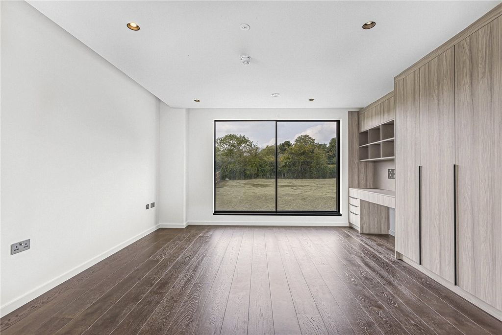 Additional image 26 of 6 bed detached house to rentRosebury Close, Goffs Oak, Waltham Cross, Hertfordshire EN7