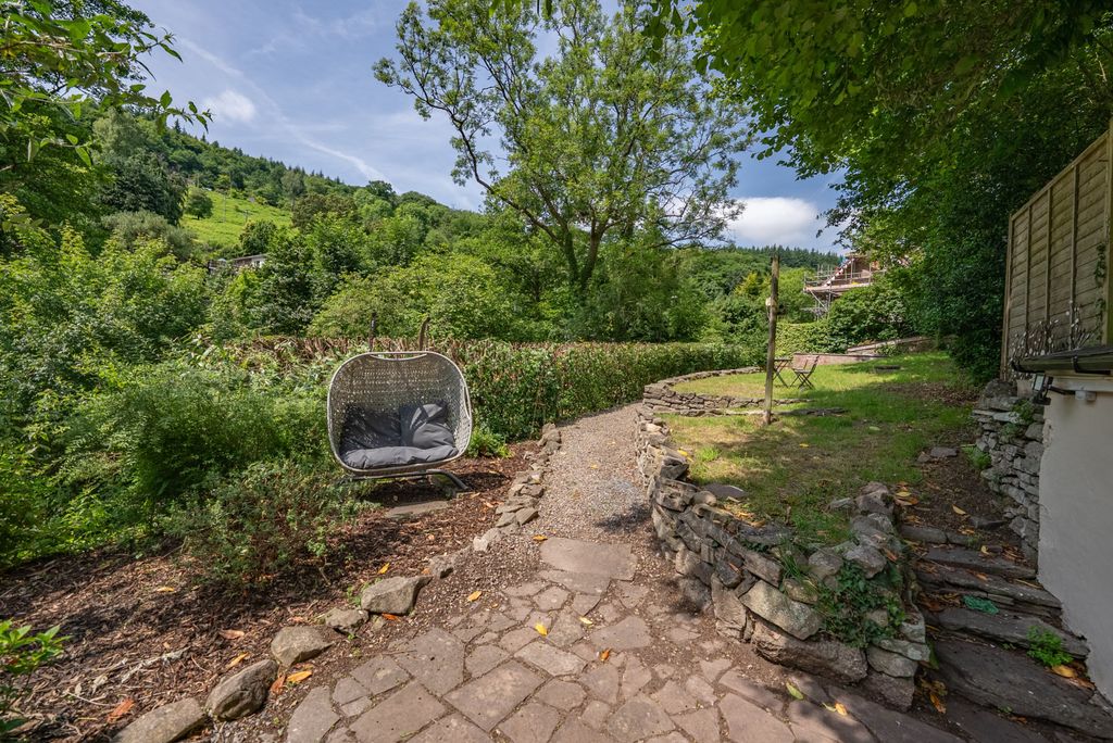 Property photo 2 of 26
