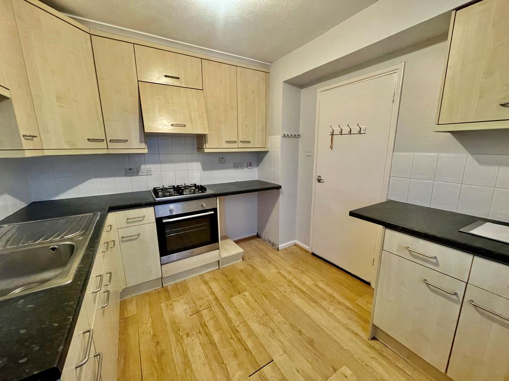 Property photo 2 of 7 Kitchen