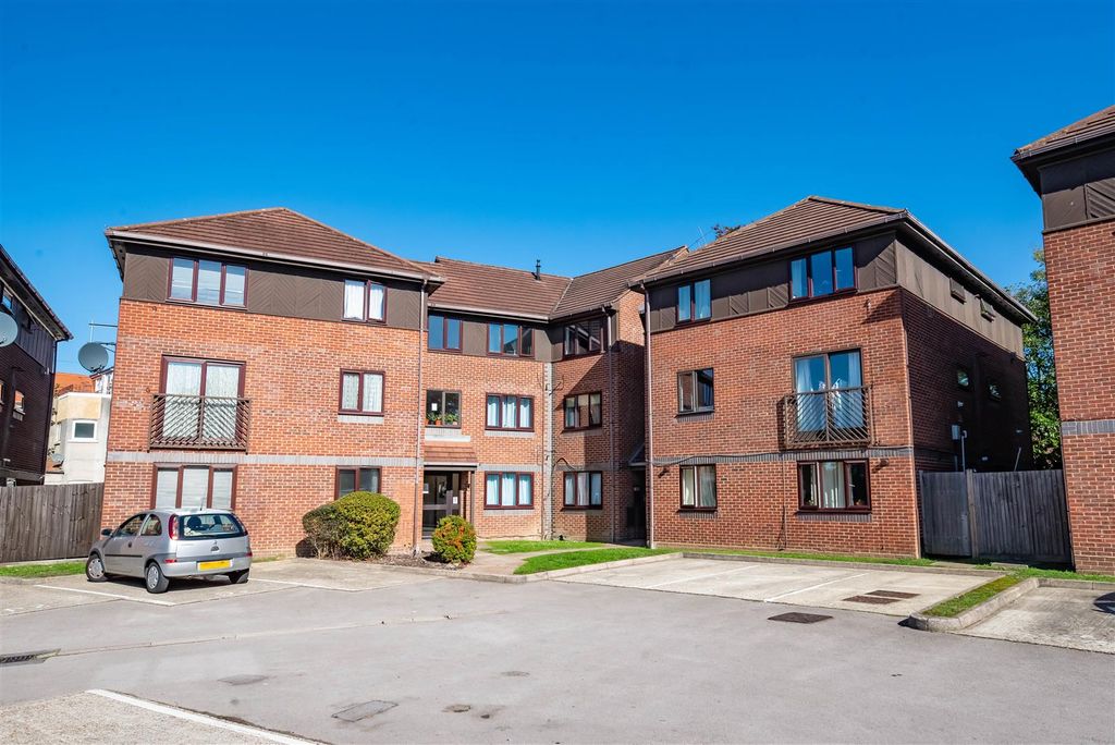 Property photo 1 of 9