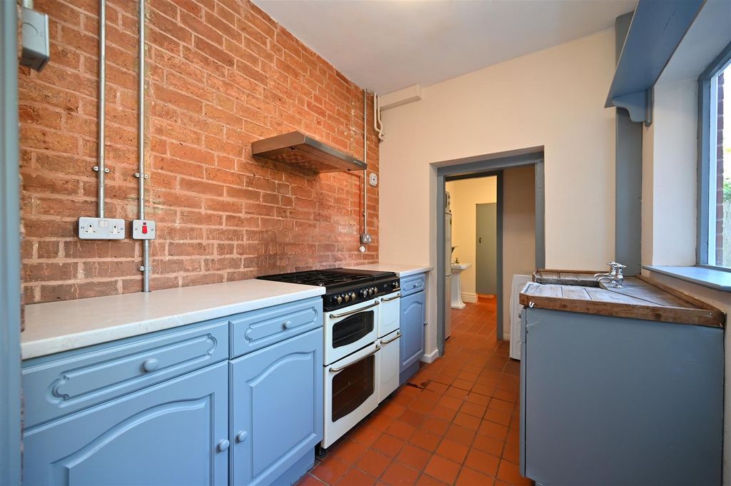 Property photo 3 of 19 Kitchen.Jpg