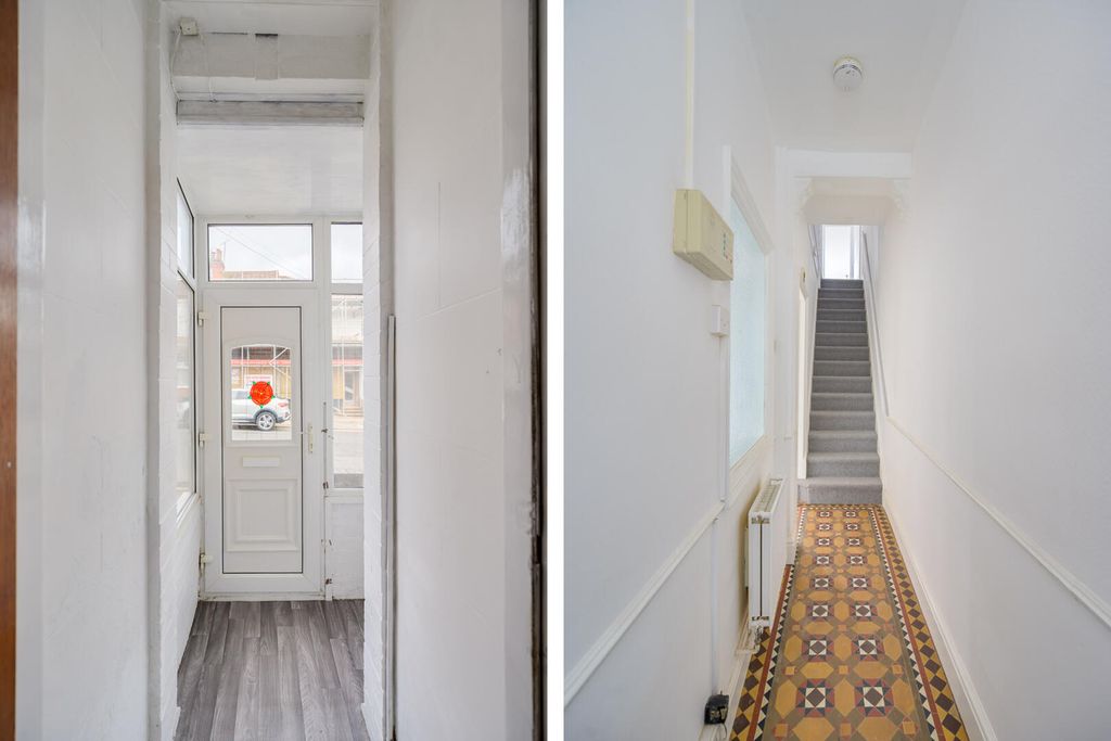 Property photo 3 of 18 Hallway