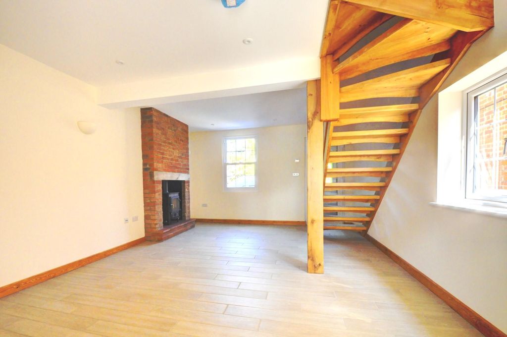 Property photo 3 of 15 30002510-Hr-3