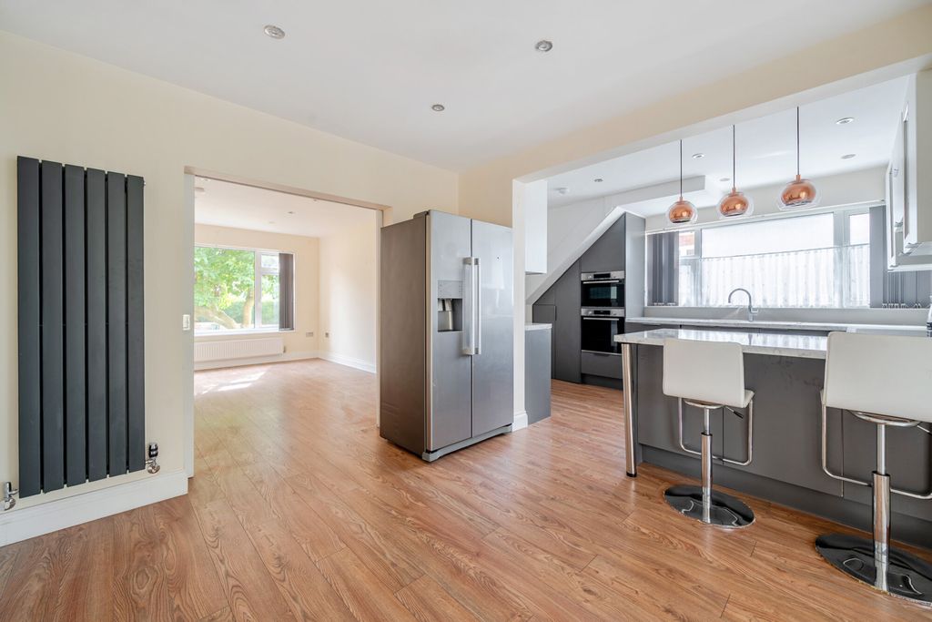 Property photo 2 of 21 1356383-7-68c99Aa...