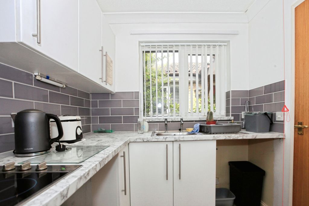 Property photo 2 of 12 Kitchen