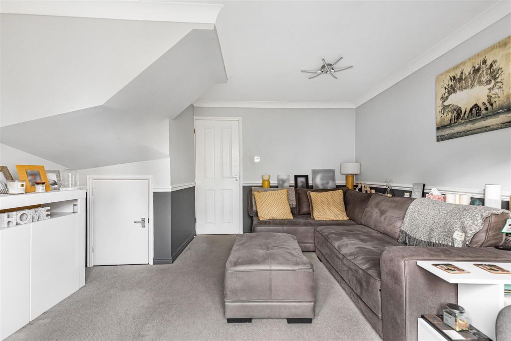 Property photo 3 of 15 10_72264.Jpg