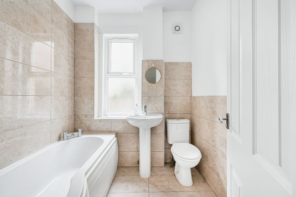 Property photo 3 of 12 Bathroom