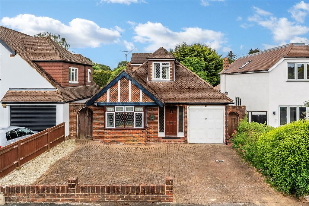 Property photo 1 of 21 28-West-Farm-Close-28.Jpg