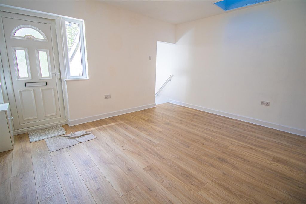 Property photo 2 of 5 Reception