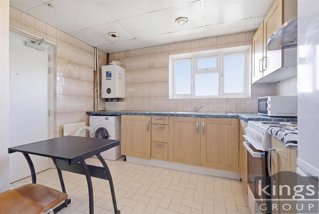 Property photo 3 of 9