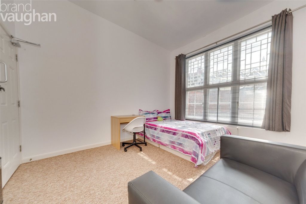 Property photo 1 of 11 Picture No. 24