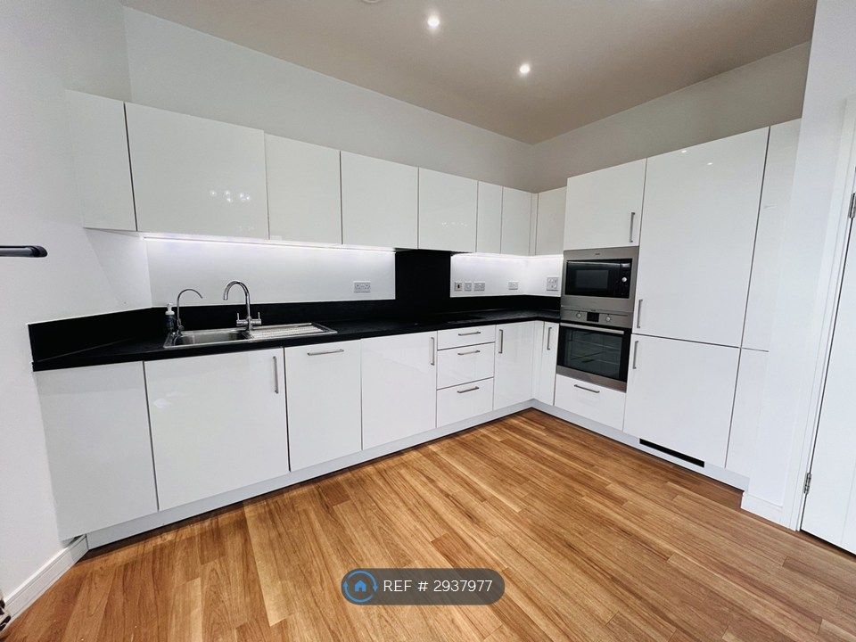 Property photo 3 of 19 Kitchen1