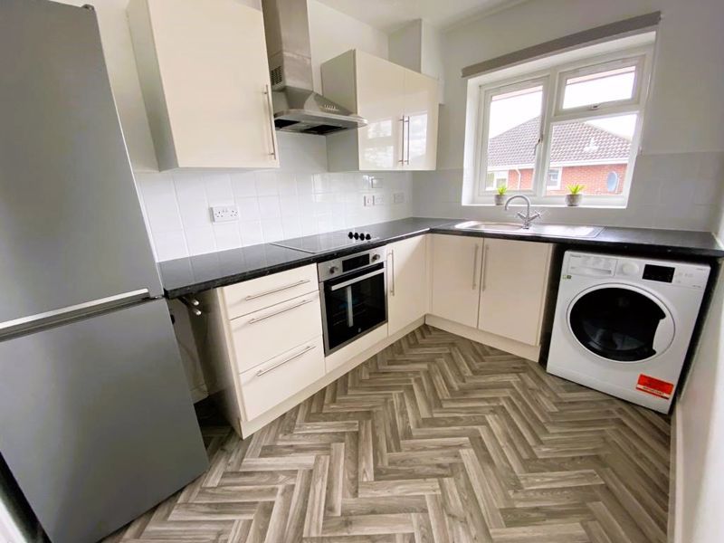 Property photo 2 of 10 Kitchen