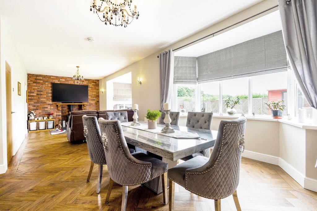 Property photo 2 of 18 Dining Area