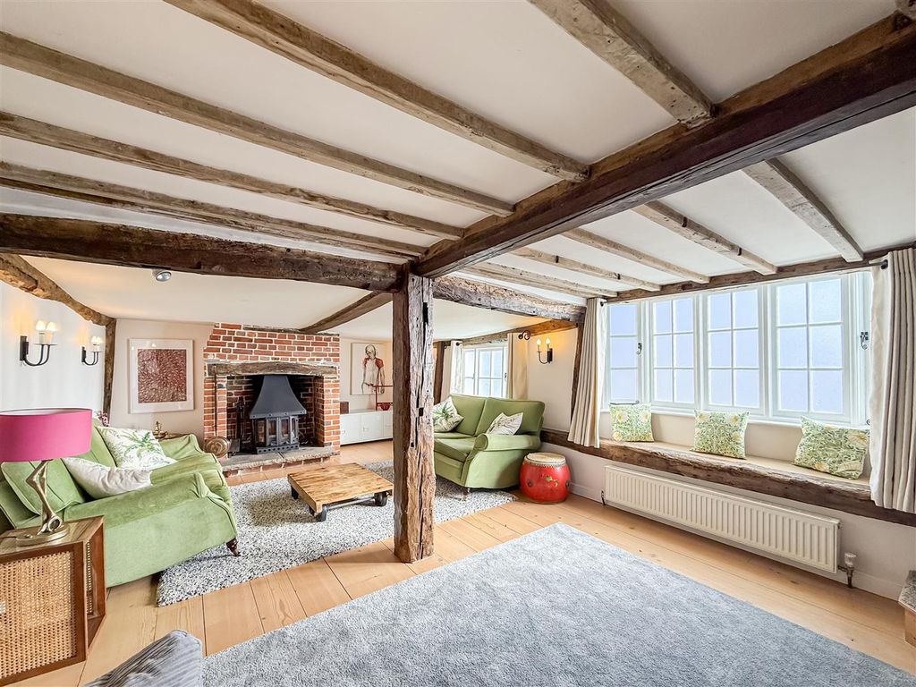 Property photo 3 of 43 Lounge