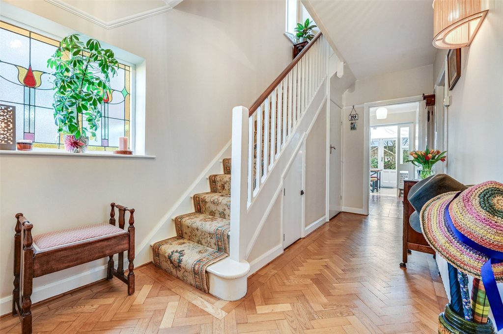 Property photo 2 of 16 Entrance Hall