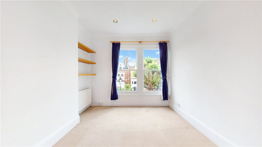 Property photo 3 of 15 Picture No. 02