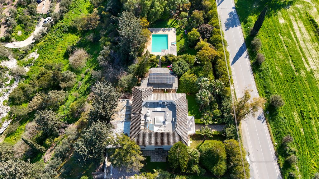 Property photo 3 of 32