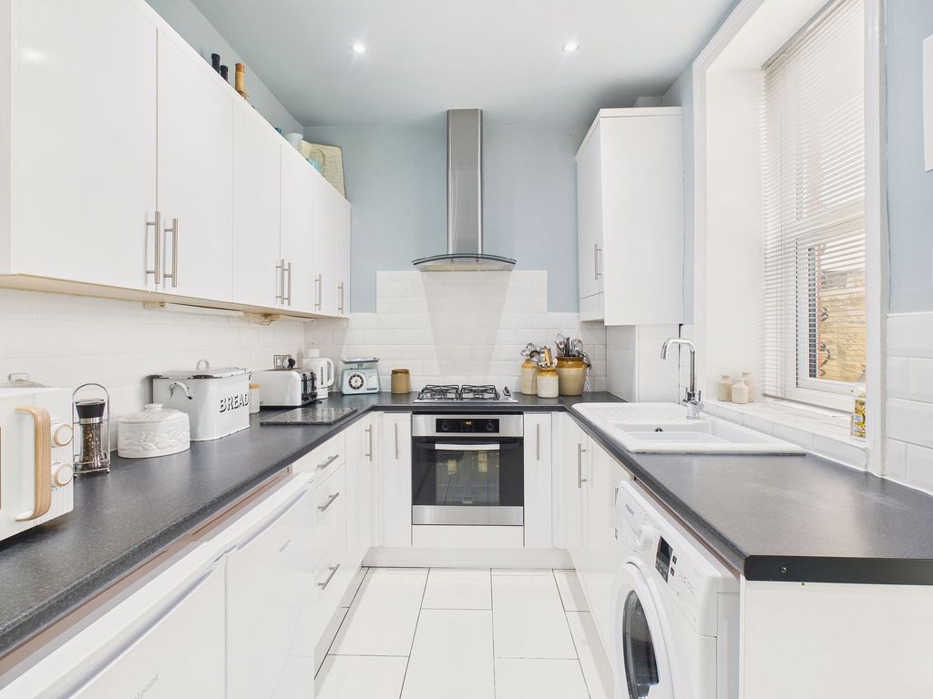 Property photo 3 of 12 Kitchen