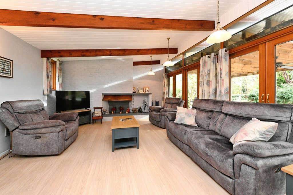 Property photo 2 of 21 Photo