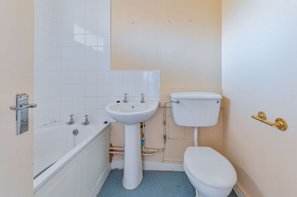 Property photo 3 of 4