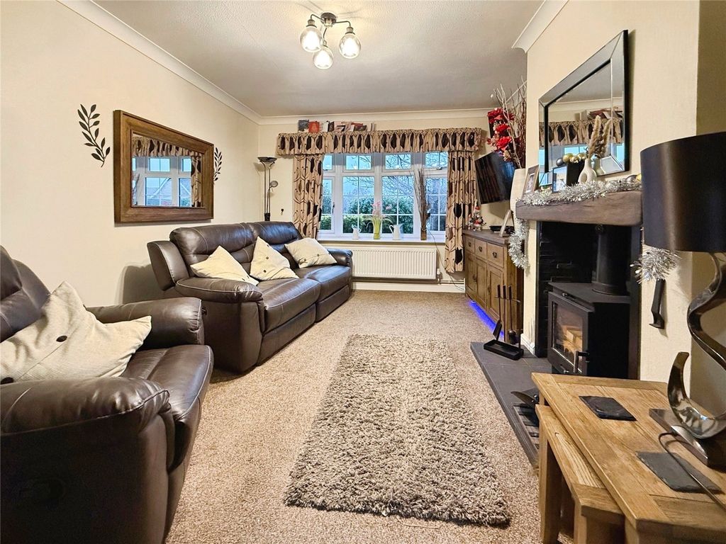 Property photo 3 of 13 Lounge