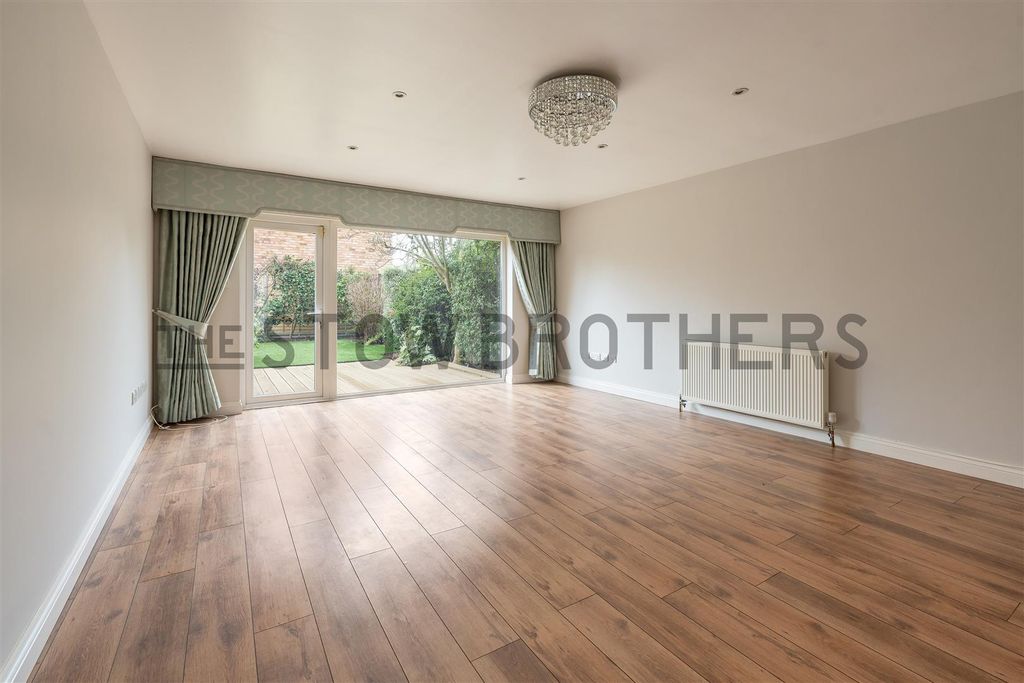 Property photo 2 of 23