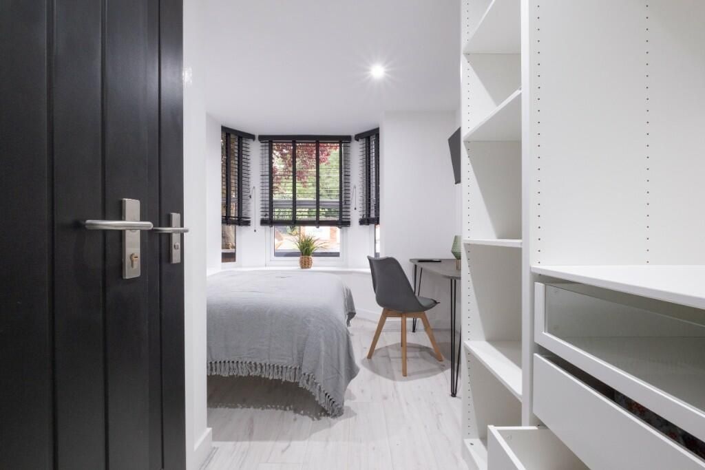 Property photo 1 of 14 A Bright And Neatly Maintained Spacious Bedroom Wi...