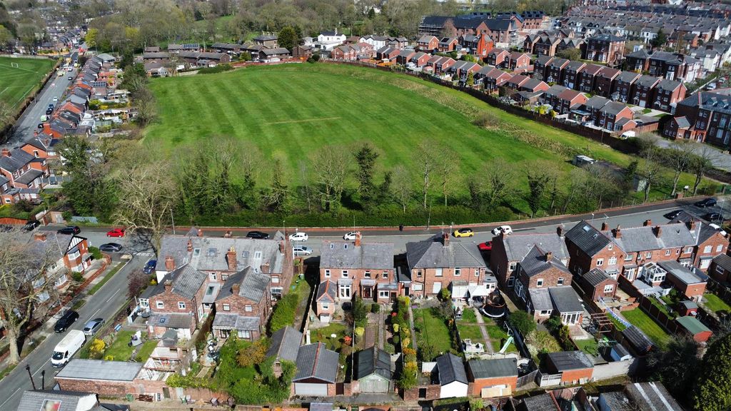 Property photo 2 of 33 Wynne Road