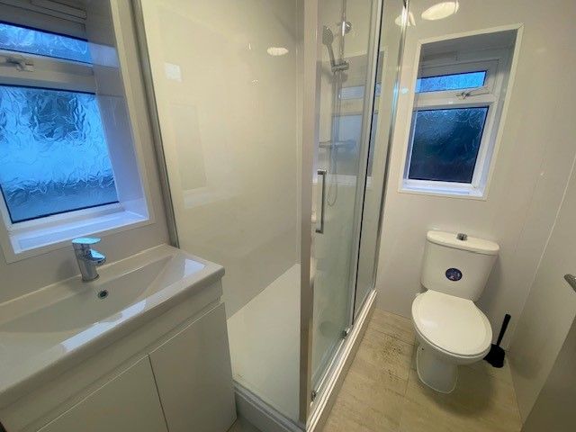 Property photo 1 of 11 Bathroom