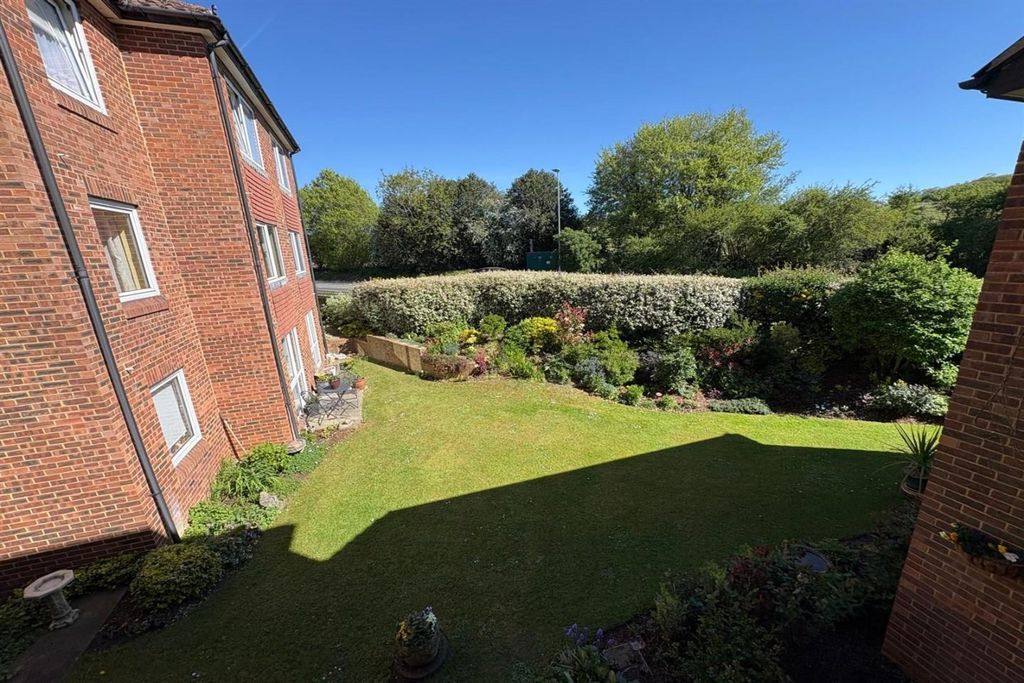 Property photo 2 of 9 (Thumbnail)