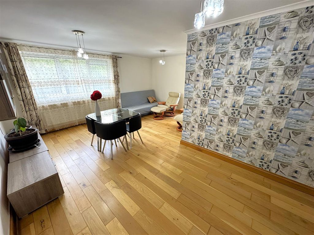 2 bed flat for saleDresden Close, Corby NN18 photo 4