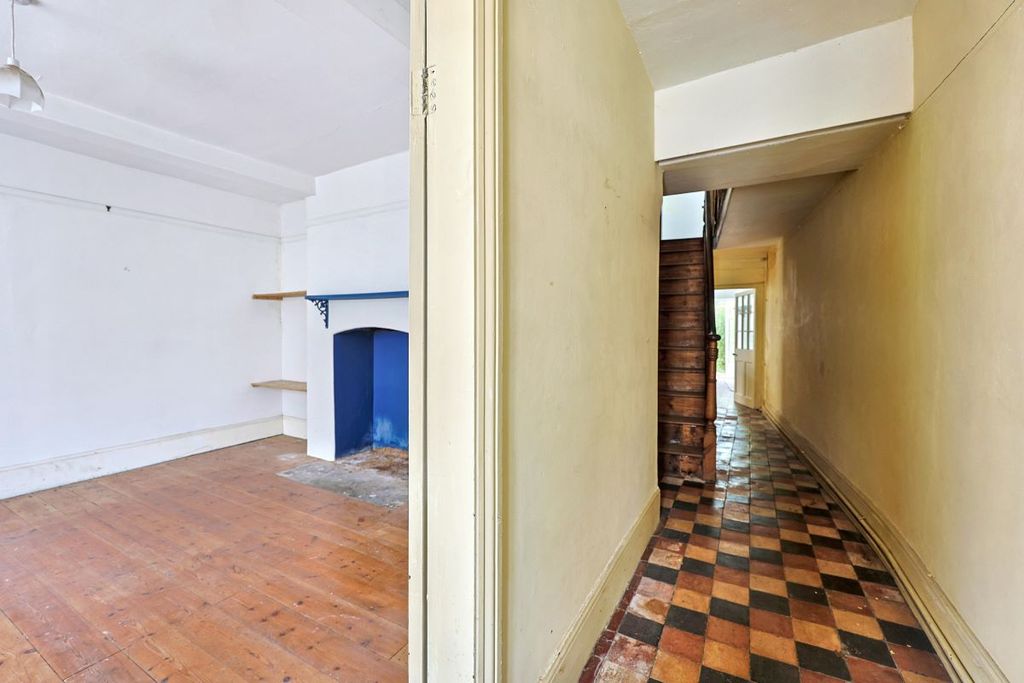 Property photo 2 of 20