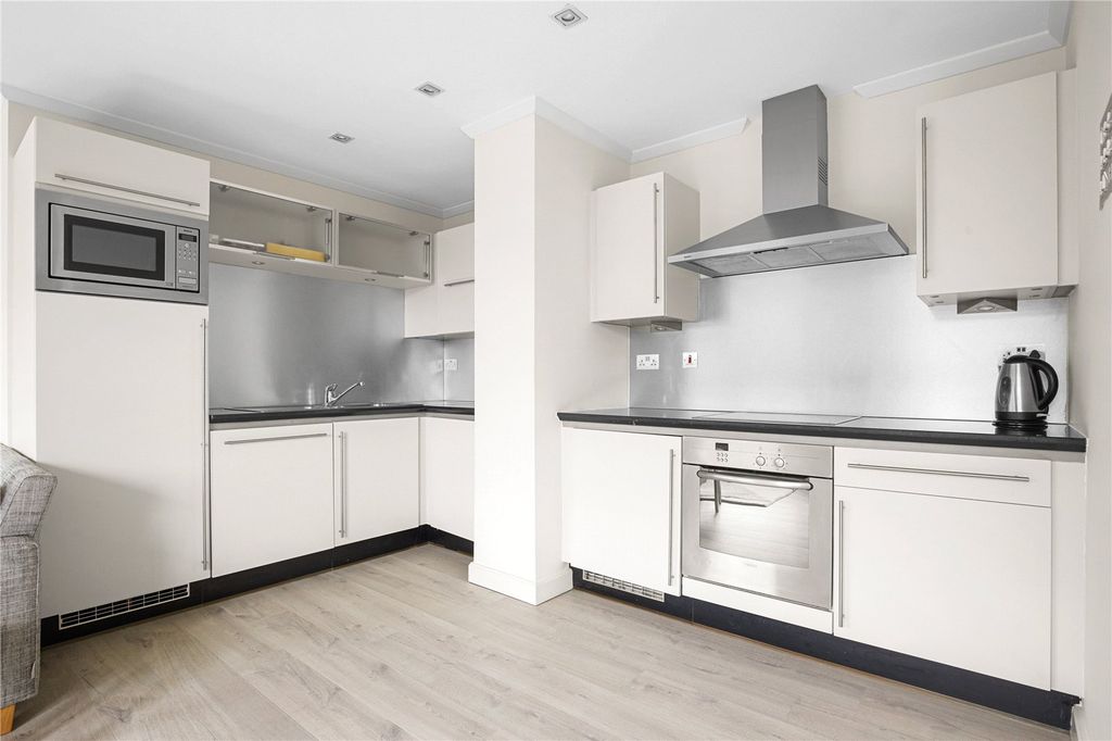 Property photo 3 of 18 Picture No. 23