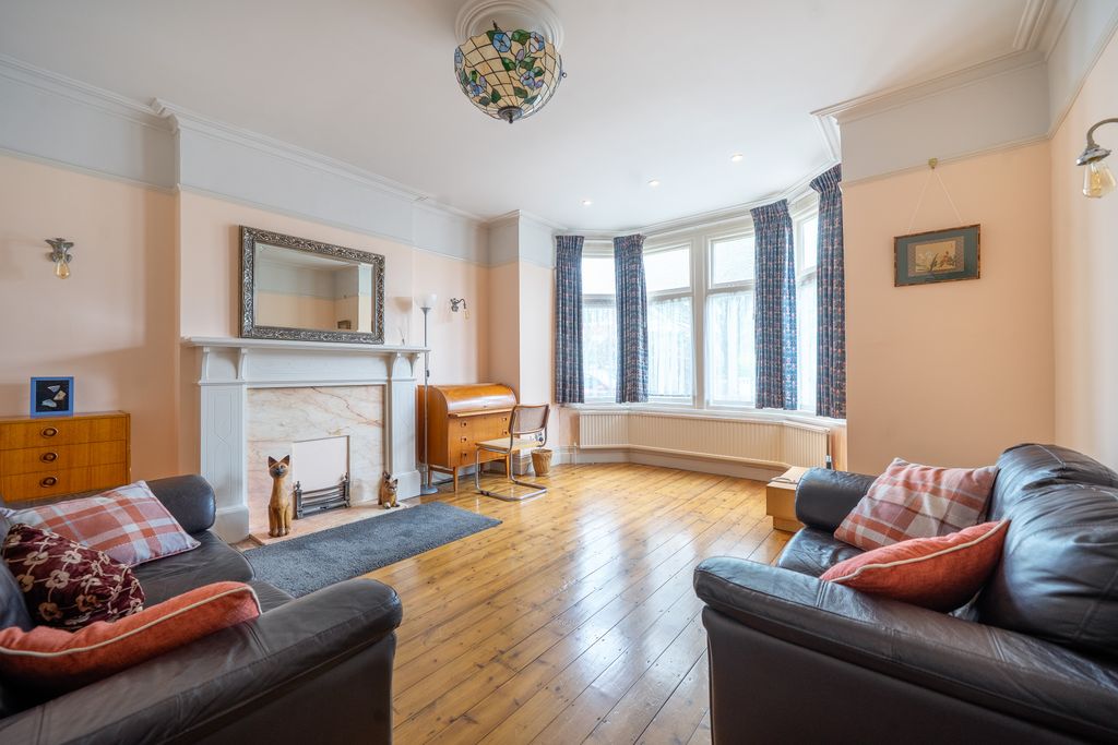 Property photo 3 of 14