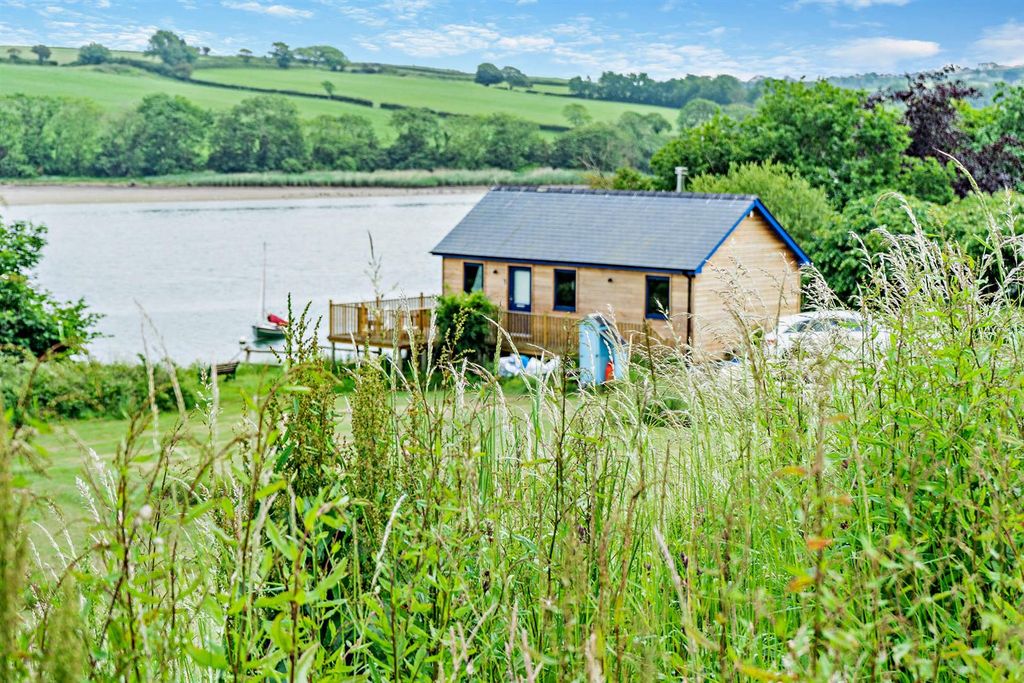 Property photo 3 of 67 Boathouse And River Views
