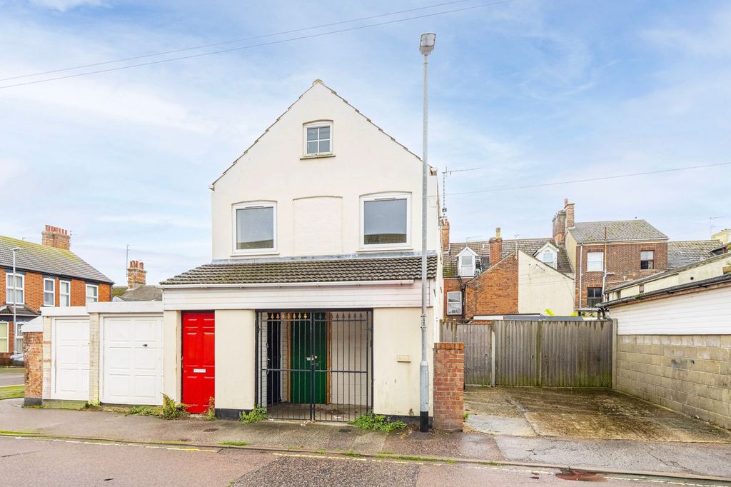 Property photo 1 of 11