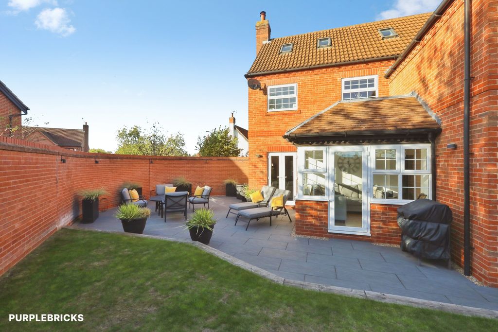 Property photo 2 of 39