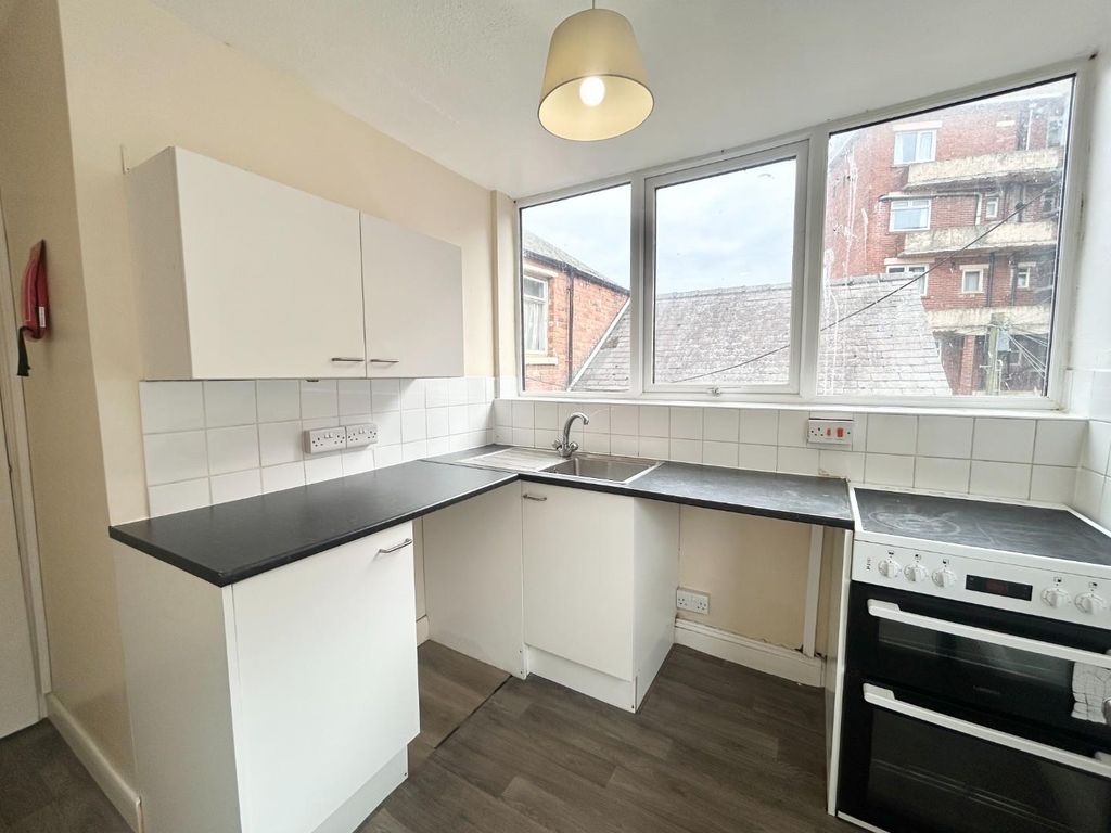 Property photo 3 of 6 Kitchen