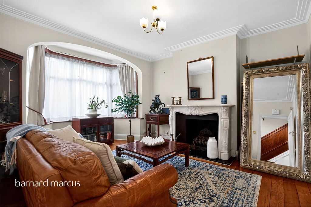 Property photo 3 of 11