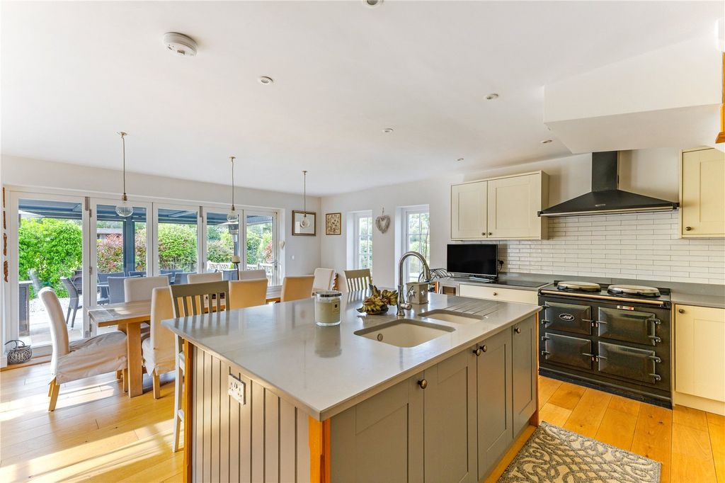 Property photo 3 of 30 Kitchen/ Breakfast