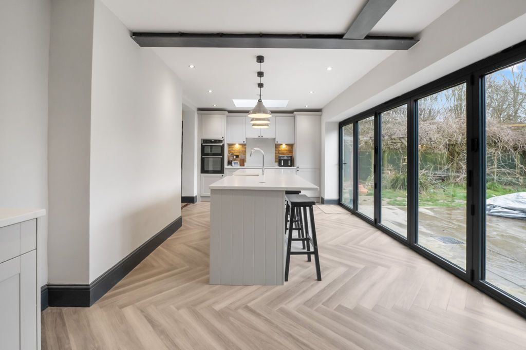 Property photo 2 of 19 Photo 4