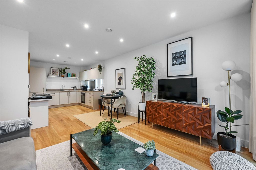 Property photo 1 of 16 Living Room