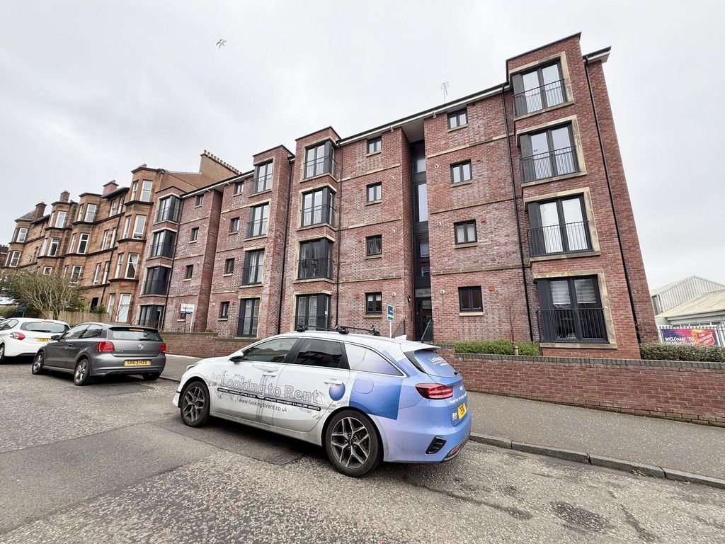 Property photo 2 of 28