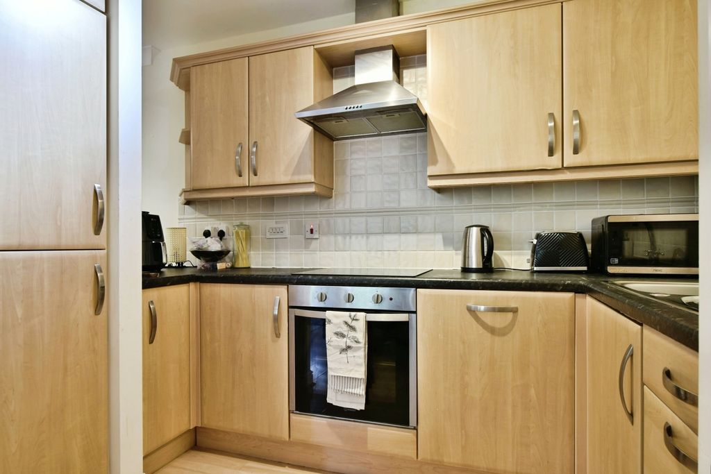 Property photo 3 of 24 Pbox-Img.Jpg